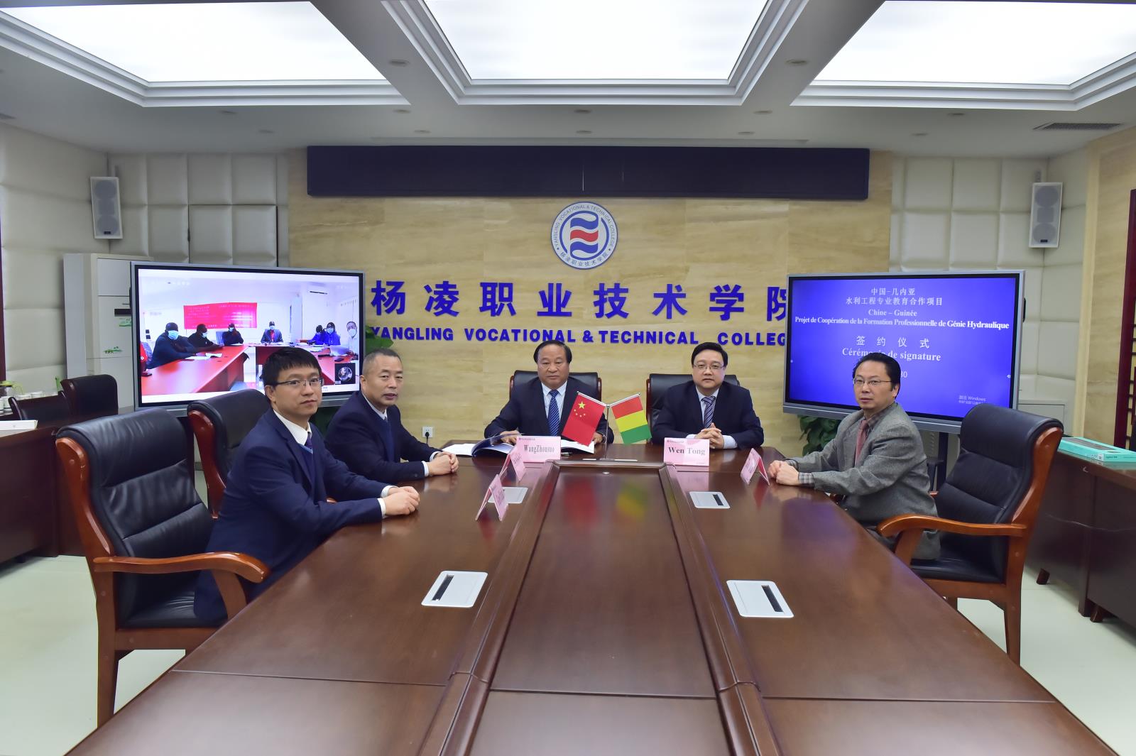 签约现场.JPG 签约现场.JPG